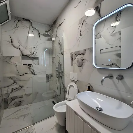 Sunset Boulevard Konukevi Qeparo