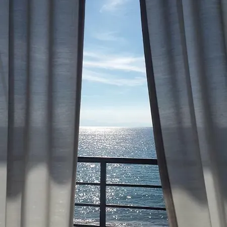 Sunset Boulevard 3* Qeparo