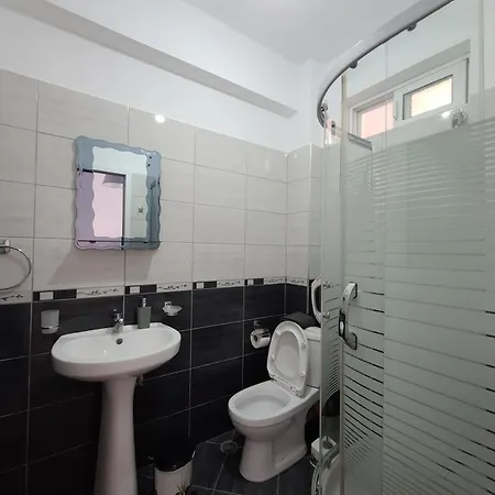 Sunset Boulevard 3* Qeparo