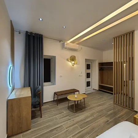 Sunset Boulevard 3* Qeparo