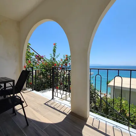 Sunset Boulevard 3* Qeparo