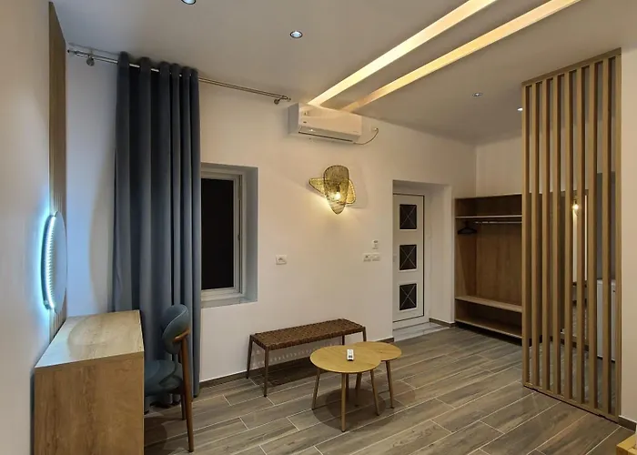 Sunset Boulevard 3* Qeparo